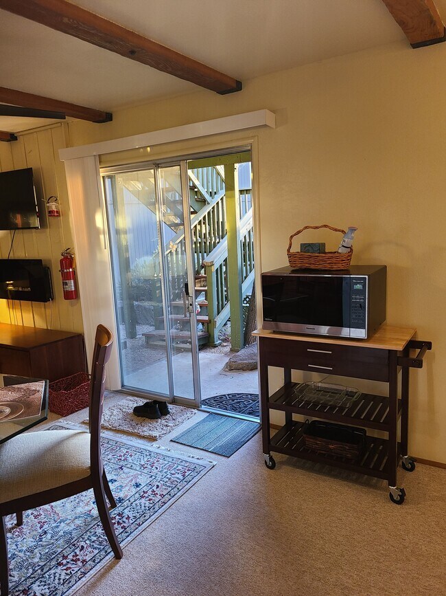 Building Photo - 13922 Hemlock Dr