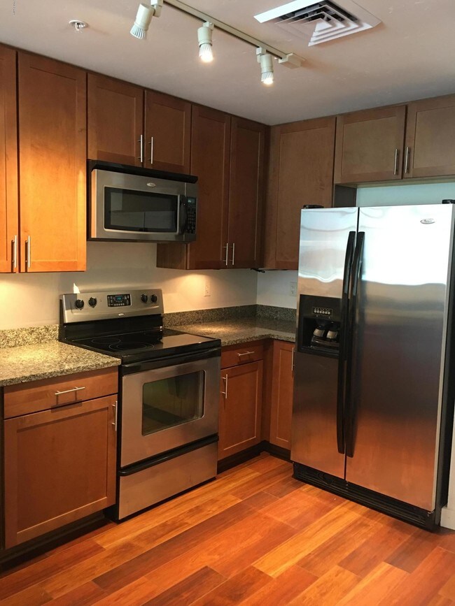 Building Photo - 310 S 4th St