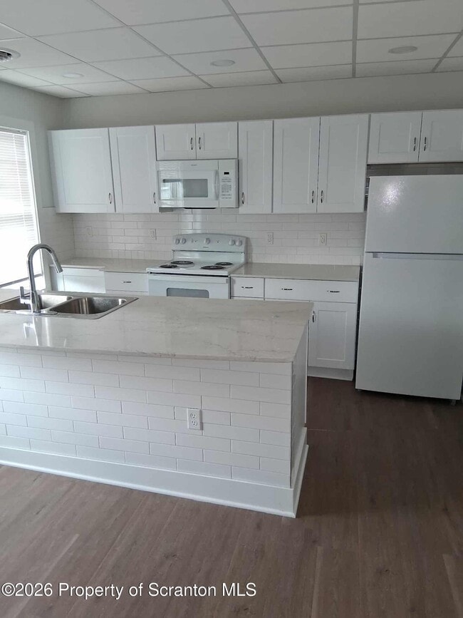 Building Photo - 104 Hill St