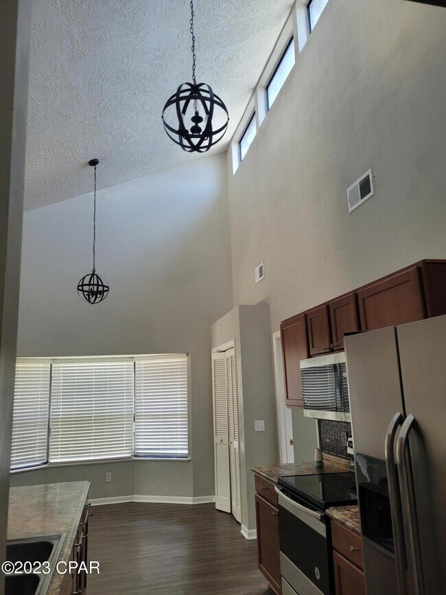 Foto del edificio - 4083 Woodridge Pl