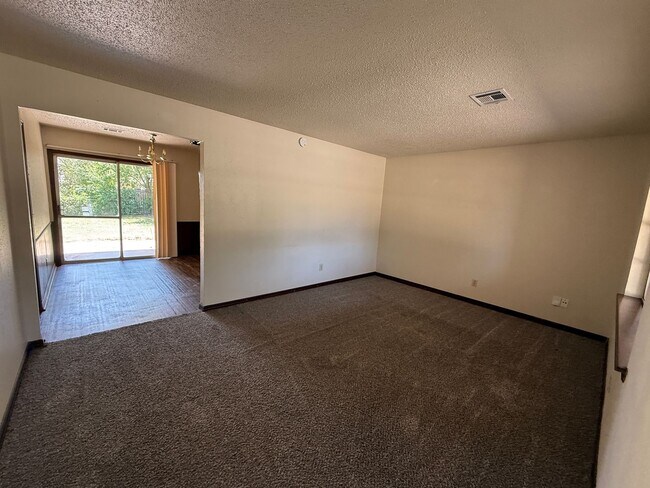 Foto del edificio - 704 Ashley Dr