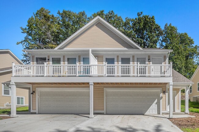 Building Photo - Like New 5 Bedroom - Close to the lake!