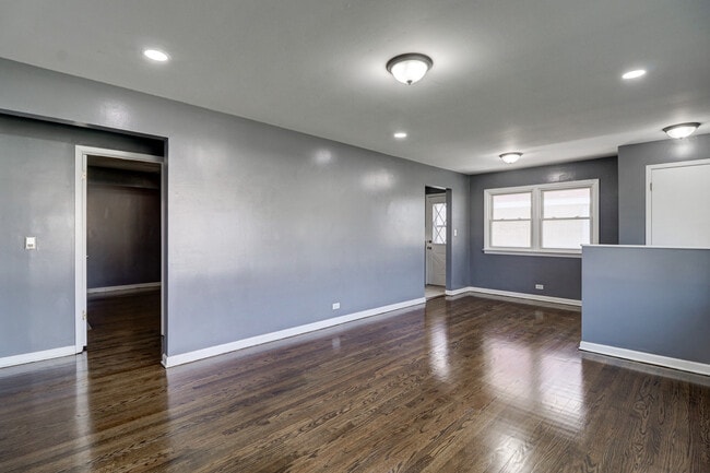 Building Photo - 25 N Mount Prospect Rd