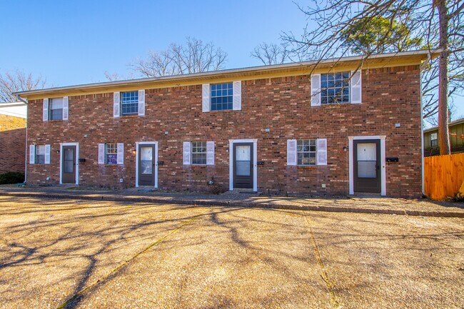 Building Photo - 1921 Sanford Dr