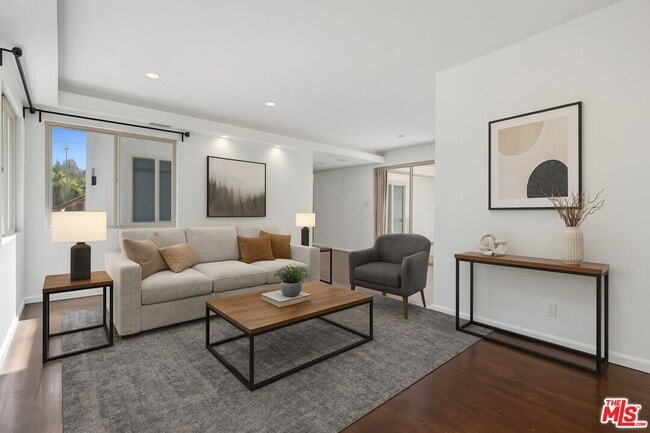 Foto del edificio - 2619 Rinconia Dr