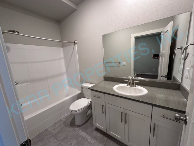 Building Photo - Discover Spacious Comfort: Elegant 3-Bed, 3.5-Bath Townhouse in Happy Valley!