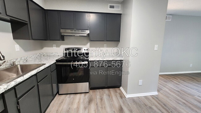 Building Photo - 3803 N Rockwell Ave