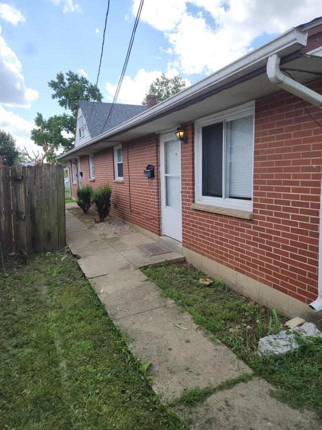 Building Photo - 2121 Bellefontaine Ave