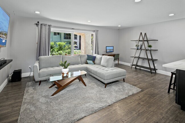 Foto del edificio - Beautiful Mission Plaza - excellent Locati...