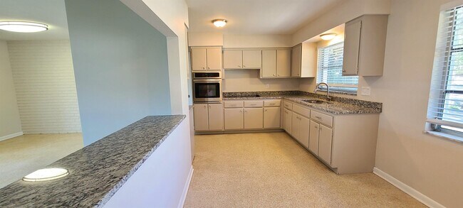 Foto del edificio - 1512 Picardy Cir