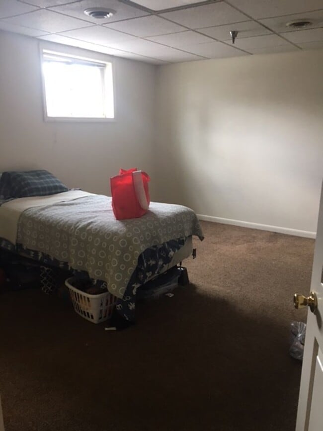 Building Photo - 3-Bedroom Apartment Above Champs Downtown ...
