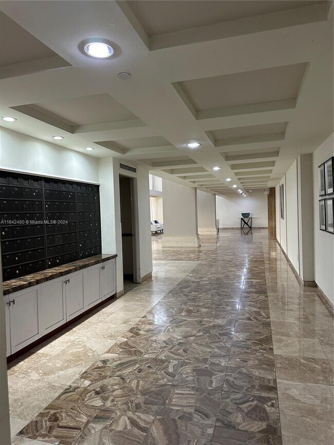 Building Photo - 6061 Collins Ave