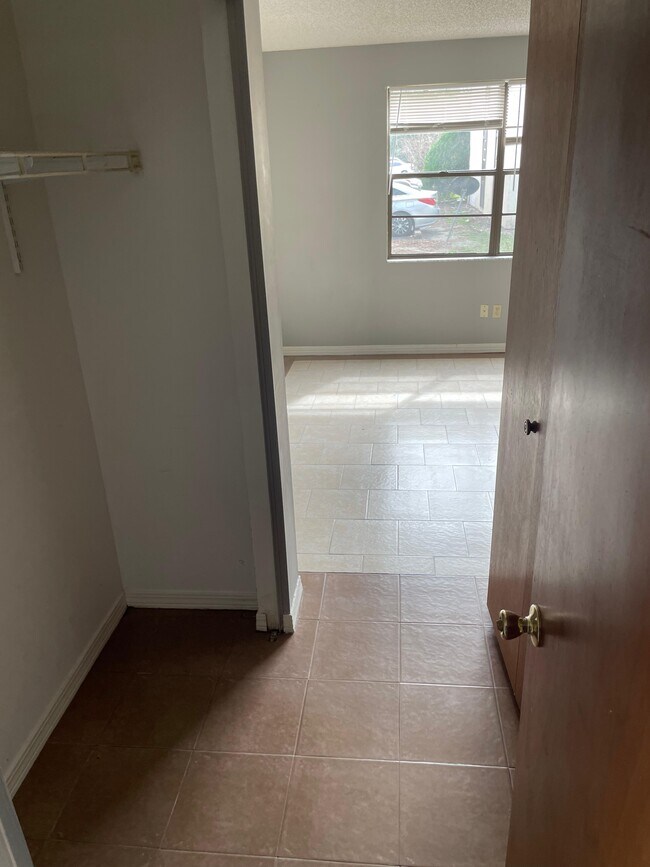 Foto del edificio - 471 Bentwood Ln