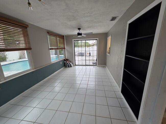 Foto del edificio - 370 Hunt Dr