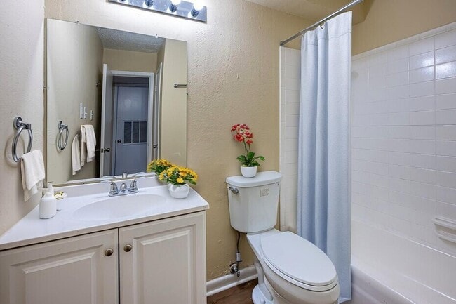 Photo - Tiger Den Apartments