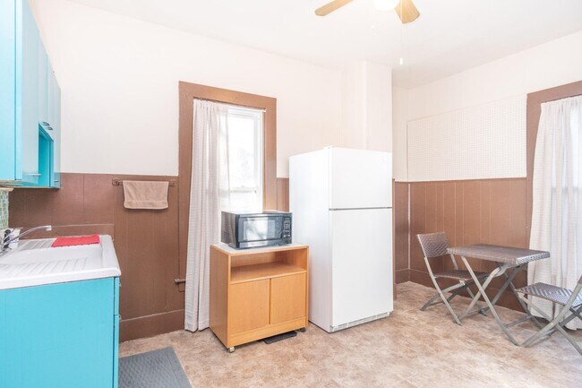 Kitchen - 524 Franklin St