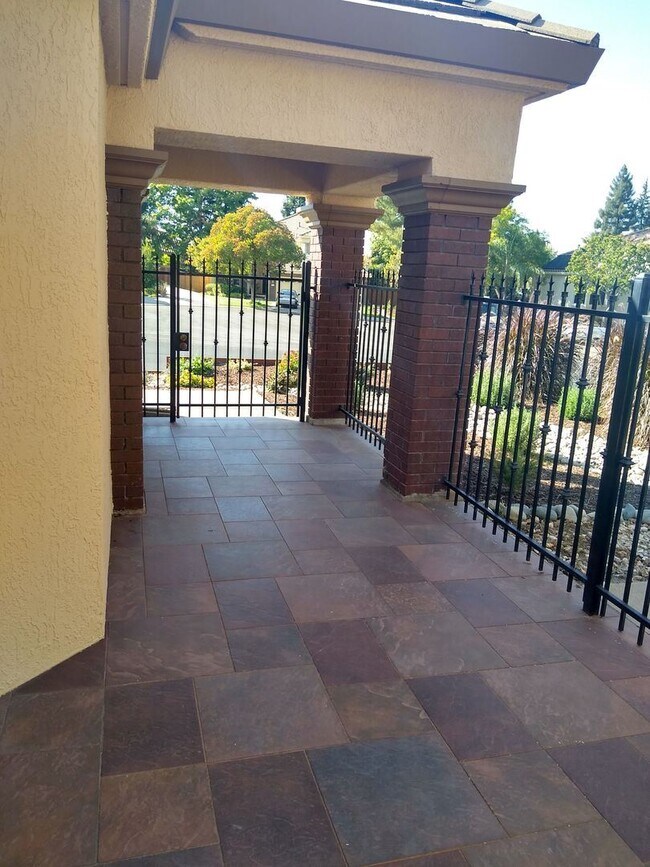 Foto del edificio - 4 br, 2 bath House - 109 DEMURRAGE WAY