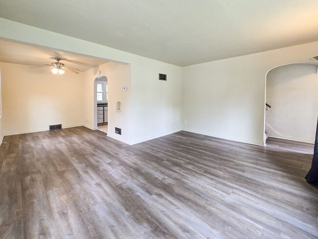 Foto del edificio - 654/656 Ripley Ave