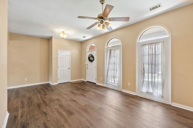 Building Photo - 928 Hunting Horn Wy