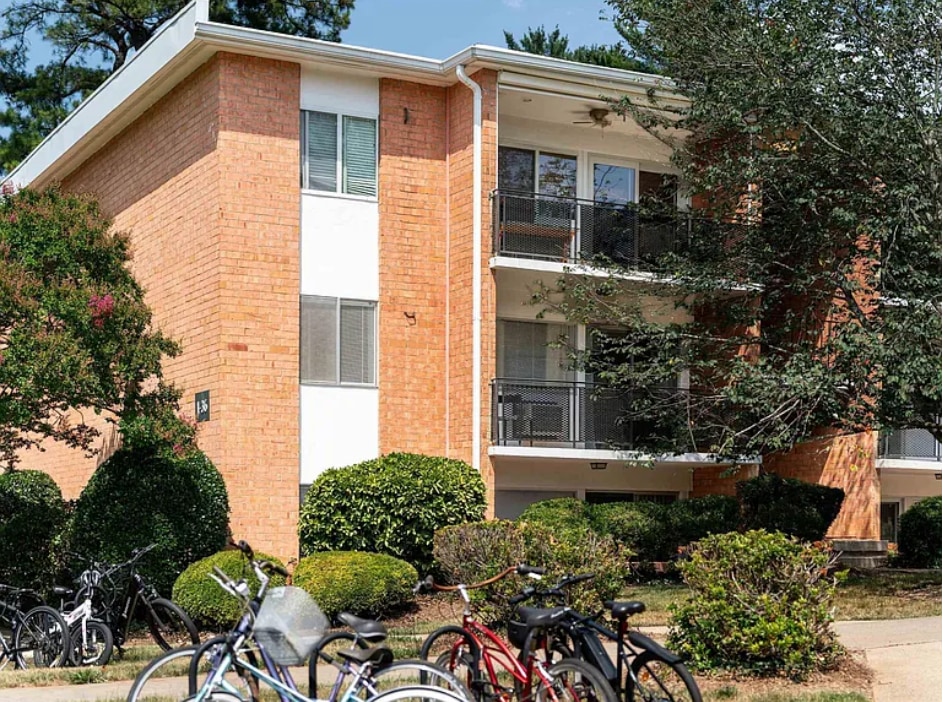 Well mainted garden unit - 1800 Jefferson Park Ave (Charlottesville, VA)