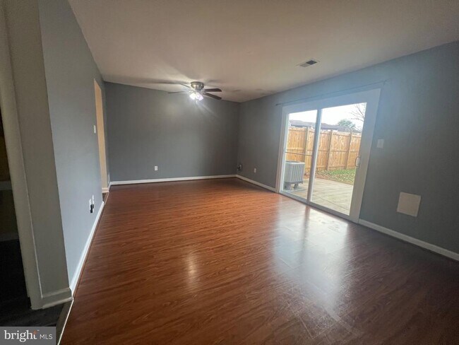 Foto del edificio - 8826 Stauffer Rd