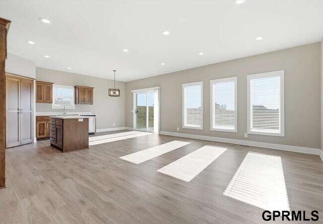 Foto del edificio - 22953 Cayuse St