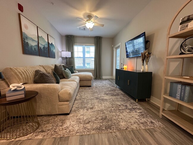 Building Photo - Pine Reserve Apartments