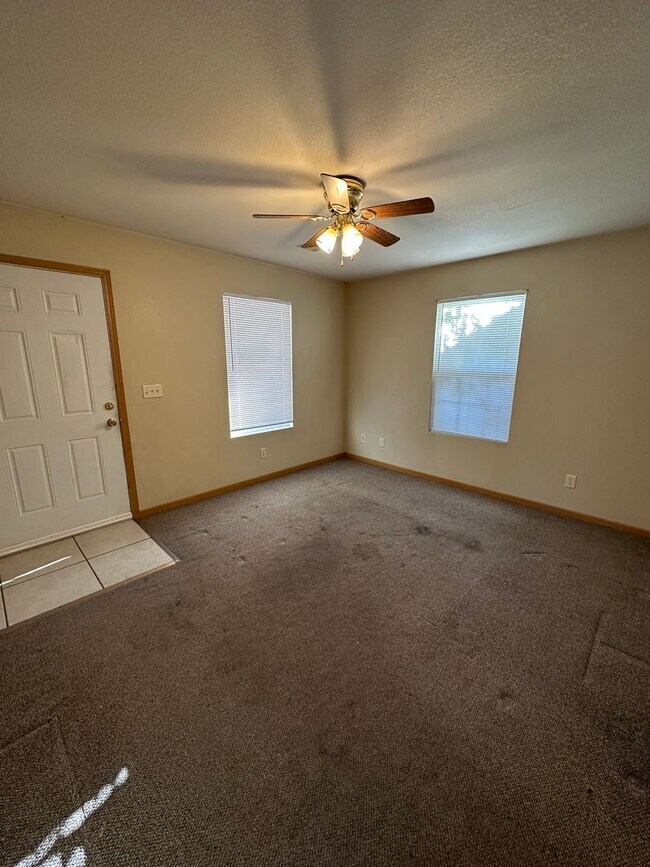Foto del edificio - 2 Bedroom, 1.5 Bathroom House for Rent!