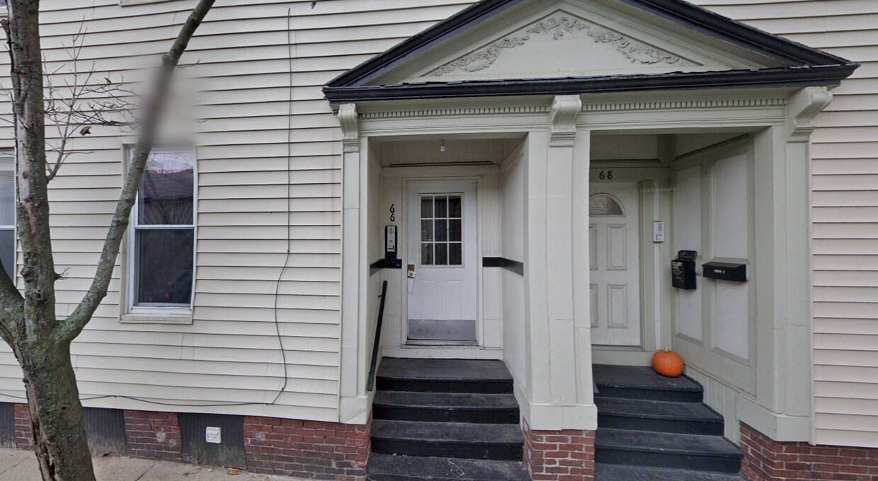 Building Photo - 66 Middle St