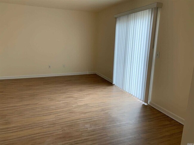 126 Living Room - 126 Birchwood Rd