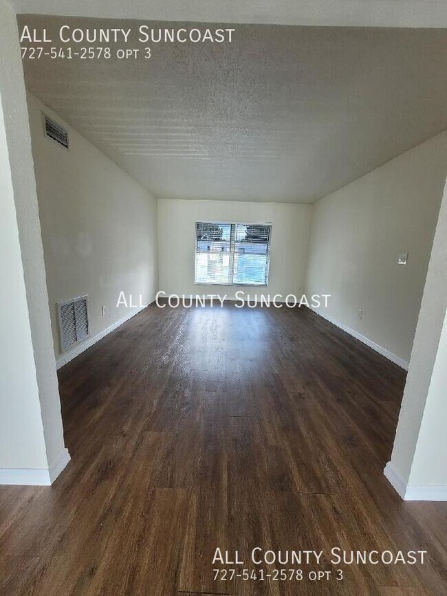 Foto del edificio - Lauren Manor condo for rent- many upgrades!