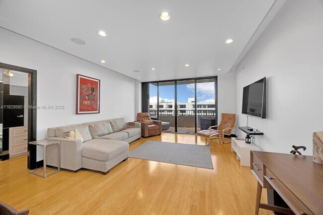 Foto del edificio - 251 Crandon Blvd