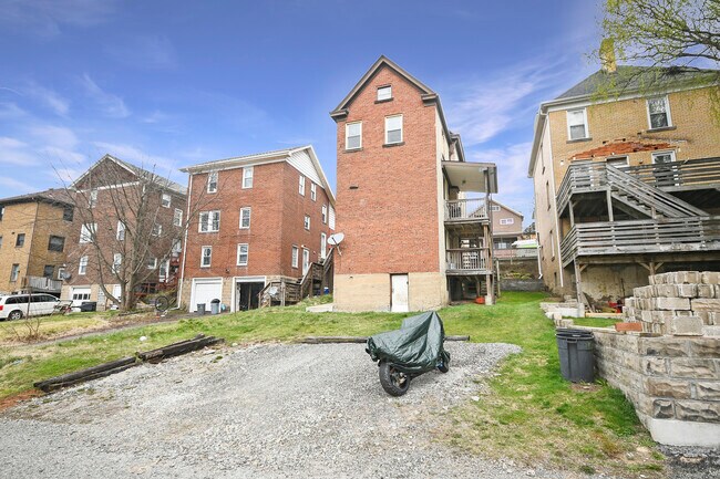 Building Photo - 133 W Virginia Ave
