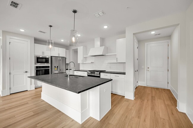 Building Photo - 127 Myrtle Rd