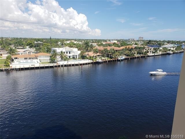 Foto del edificio - 2639 N Riverside Dr