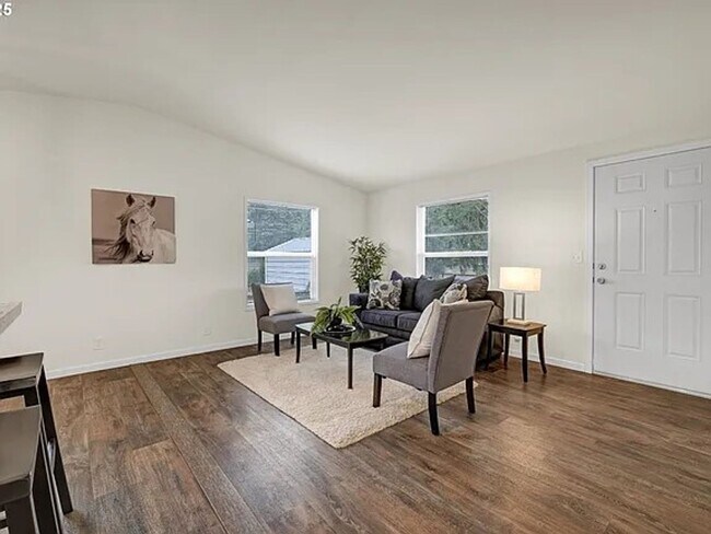 Foto del edificio - 2-Bedroom 1-Bathroom home in Springfield