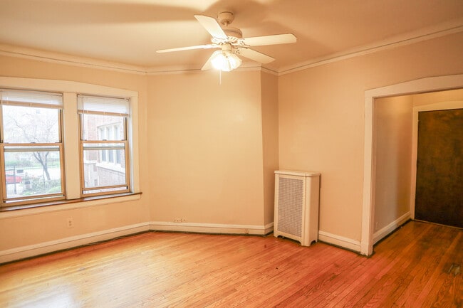 Building Photo - 7717 N Sheridan Rd