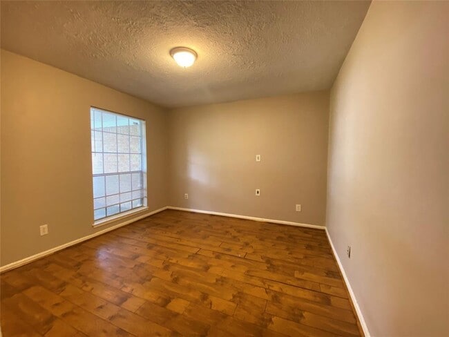 Building Photo - 16202 Rill Ln