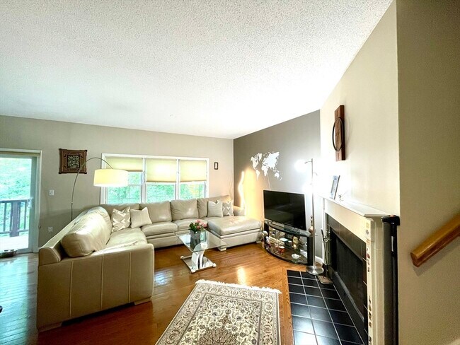 Foto del edificio - 346 Bishops Forest Dr