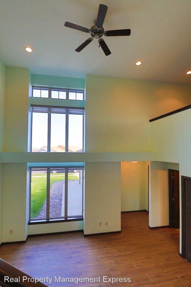 Building Photo - 3 br, 2.5 bath House - 1305 S President Court