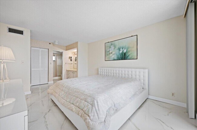Foto del edificio - 200 Ocean Trail Way