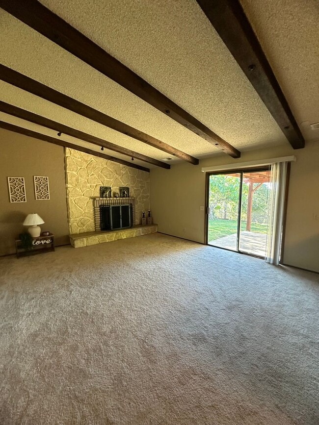 Building Photo - BEAUTIFUL 3 BED 2 BATH WESTSIDE HOME