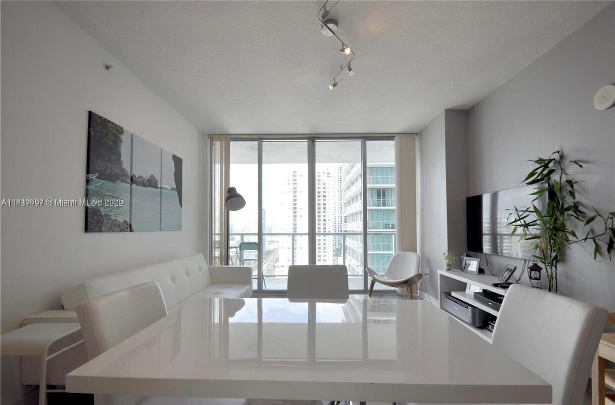 Foto principal - 79 SW 12th St