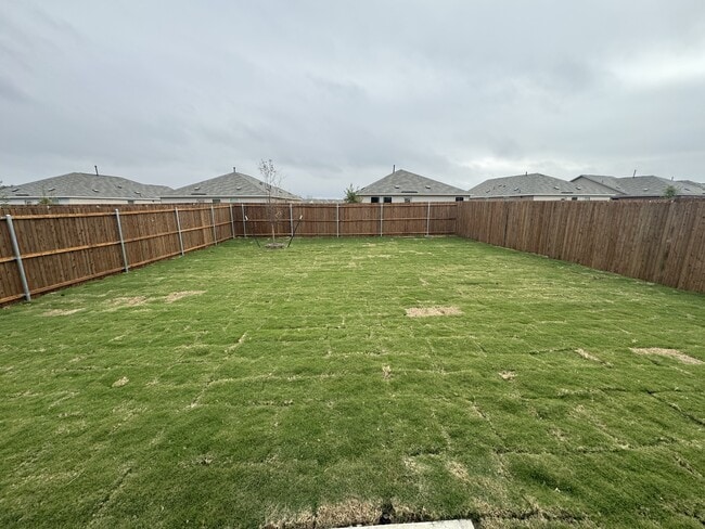 Foto del edificio - 913 Birkdale Dr