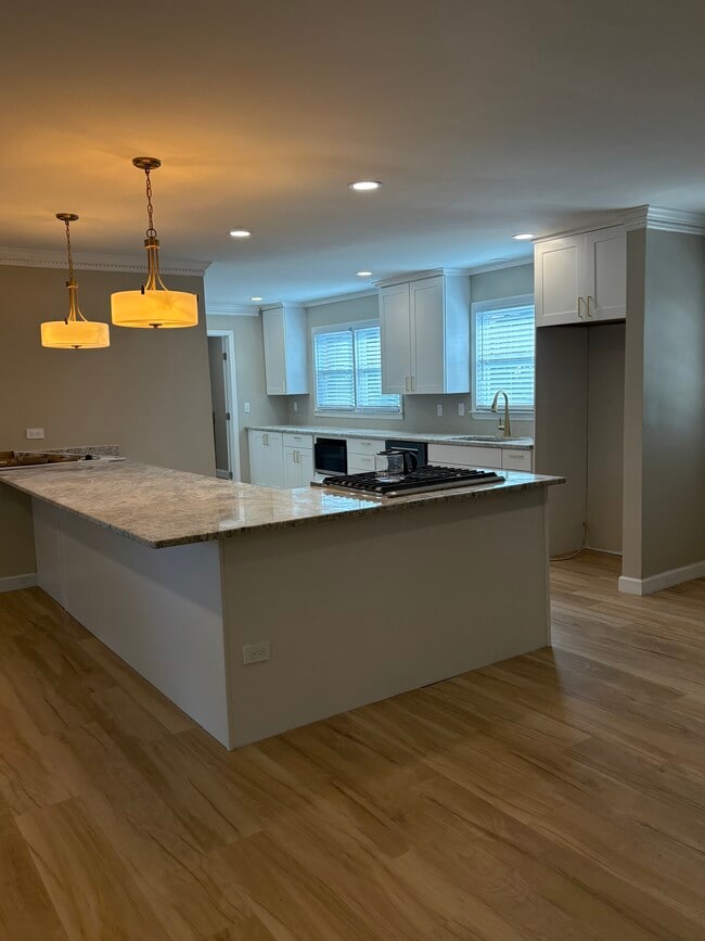 Foto del edificio - 304 S Almond Dr