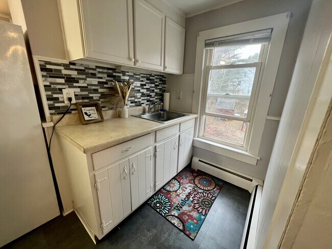 Kitchen - 252 E Albert St