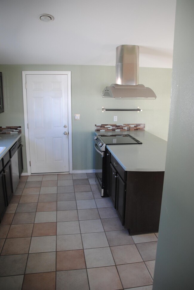 Foto del edificio - 2988 Larkin Pl