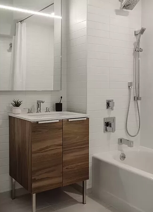 Foto del edificio - 435 W 47th St