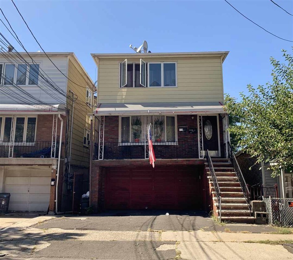 Primary Photo - 145 Terrace Ave