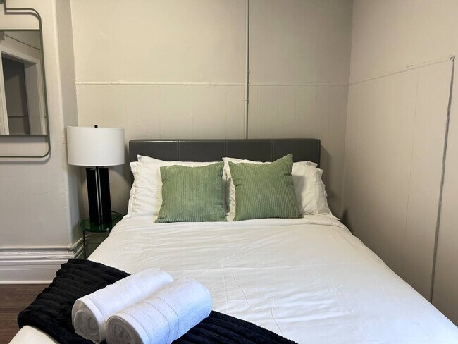 Photo du bâtiment - 25 Russell Ave